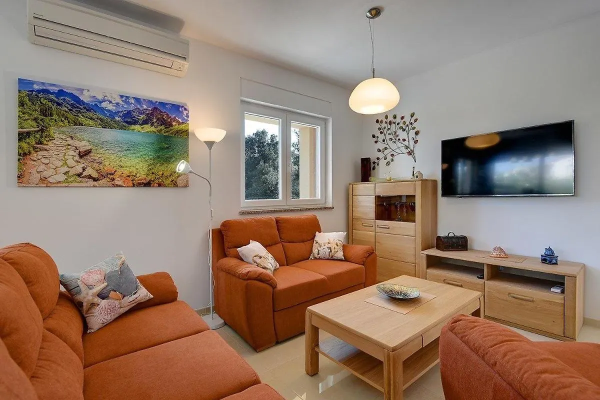 Holiday Home Veronika 温克兰